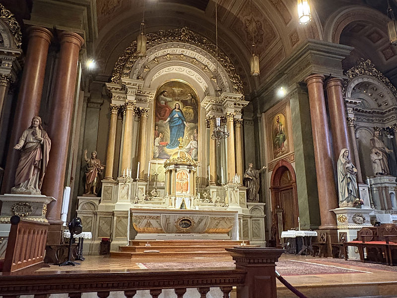 El interior de una iglesia
